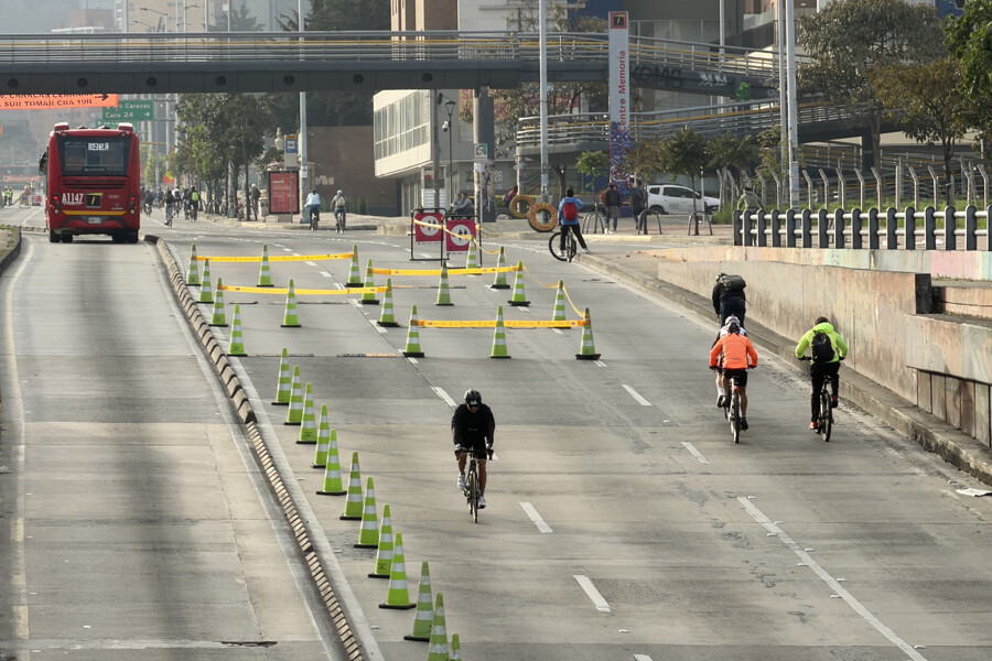 Bogotá celebrates car-free day with clean air and bicycles