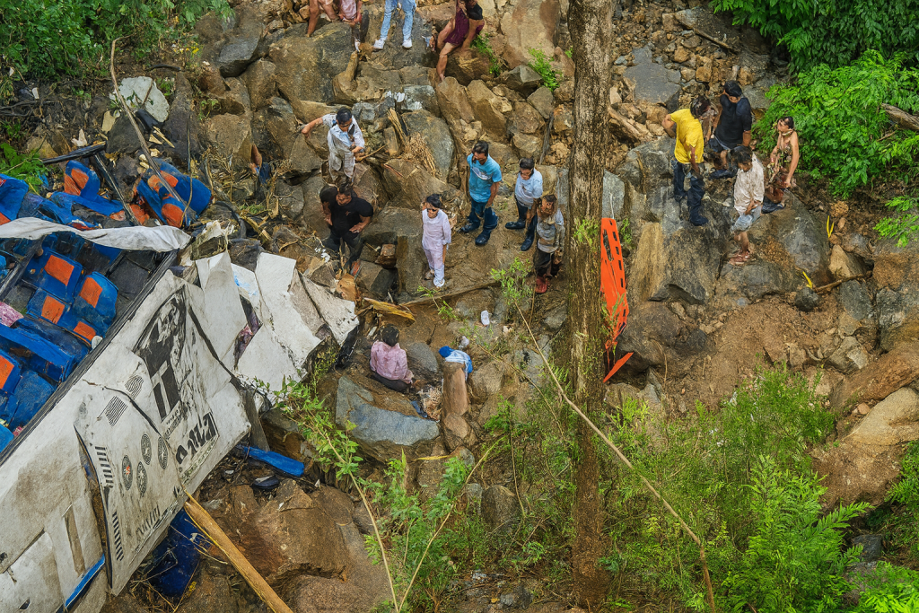 Число погибших в ДТП с автобусом в Колумбии выросло до 16