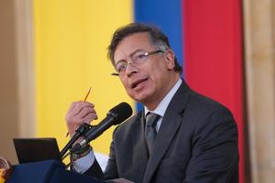 Colombian President Demands Identification of Bodies Found on Beaches