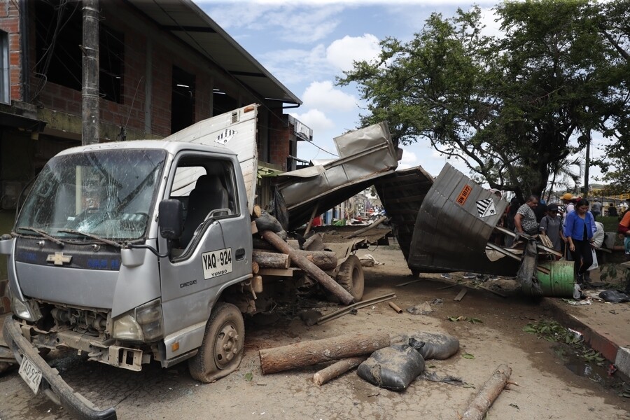 Escalation of guerrilla violence and death of children in bombings fuel criticism of Petro