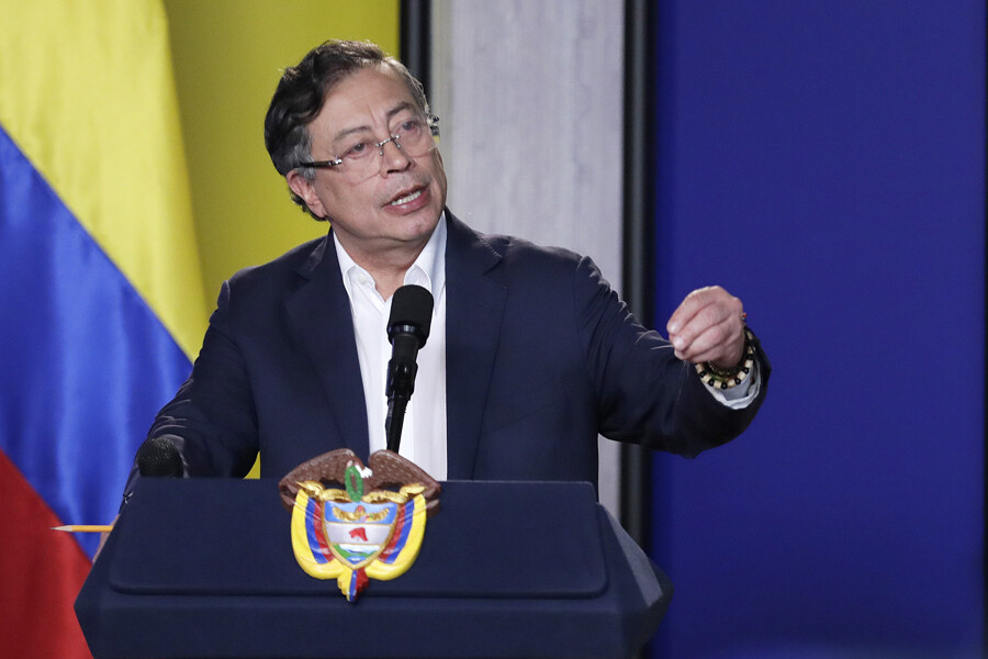 Petro orders bombing against FARC dissidents in southeast Colombia