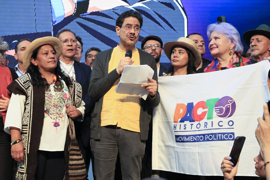 Iván Cepeda registers presidential candidacy