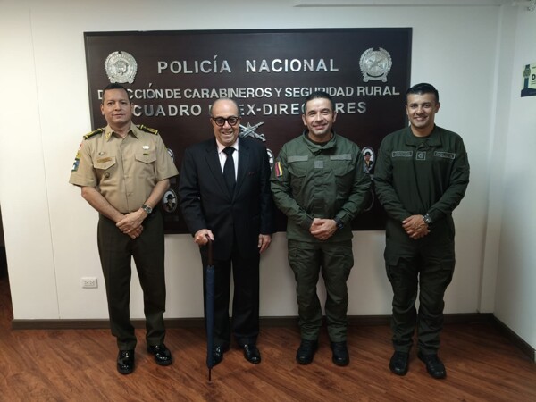 Ambassador of Panama visits Carabineros in Colombia