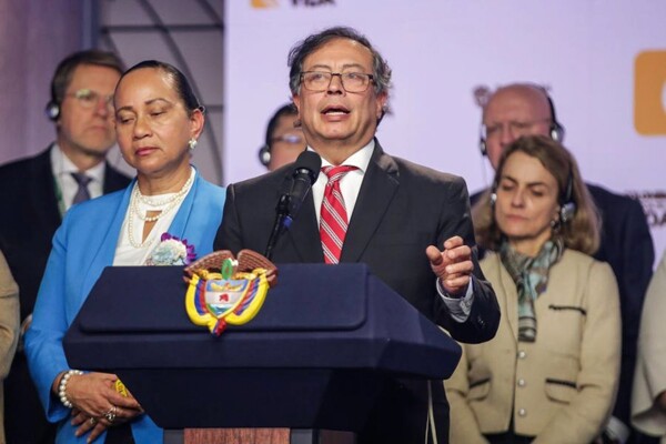 Gustavo Petro Criticizes Milei's Gift to Elon Musk
