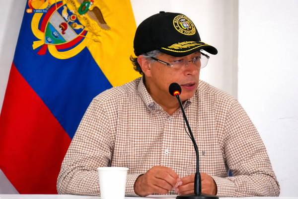 Petro denounces supposed plan against his helicopter