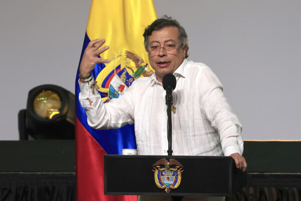 Petro denies «chaos» in Colombian health system