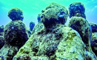 Подводная художественная выставка в Колумбии направлена на защиту находящихся под угрозой коралловых рифов