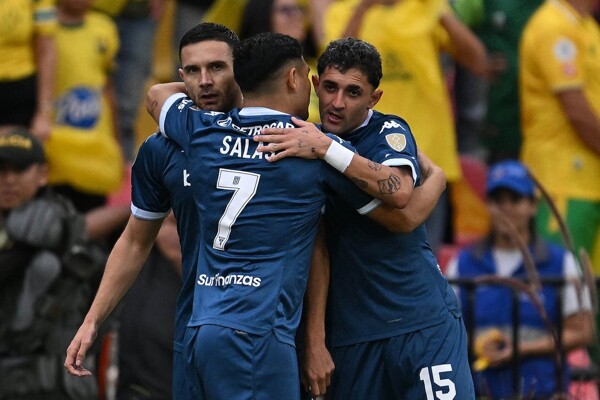 Racing Secures 4-0 Victory Over Atlético Bucaramanga
