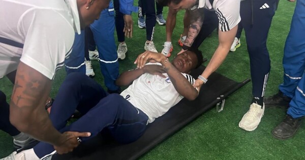 Bogotá team goalkeeper suffers eye injury