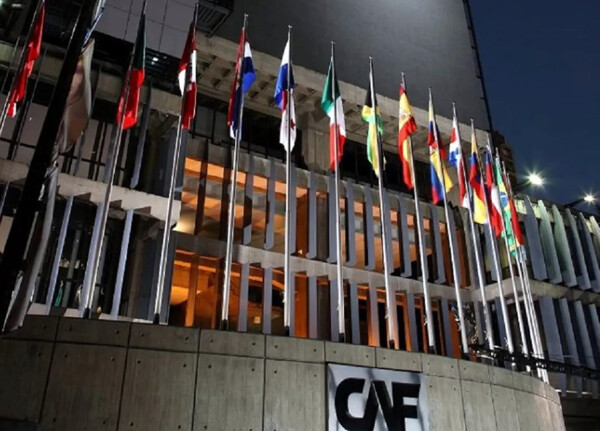 CAF Эмиссия исторического облигации на 1.000 миллионов